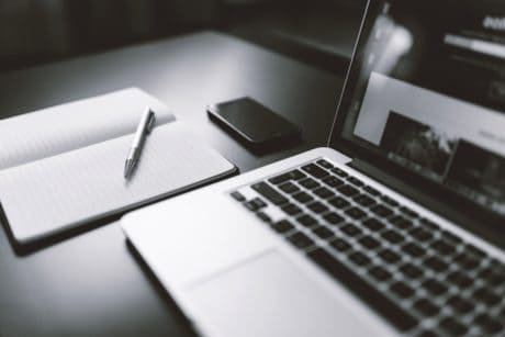 Egyedi vs. sablon tervezés és kód